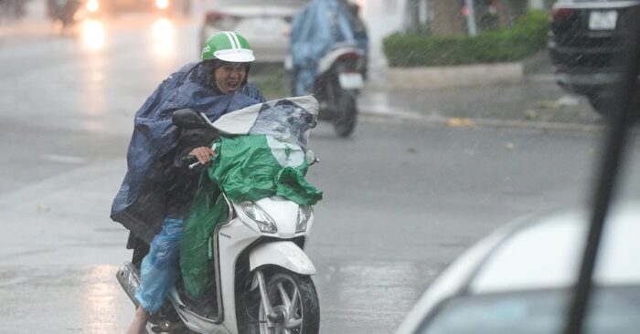 Thời tiết miền Bắc: Không khí lạnh tràn về gây mưa lớn và nguy cơ mưa đá