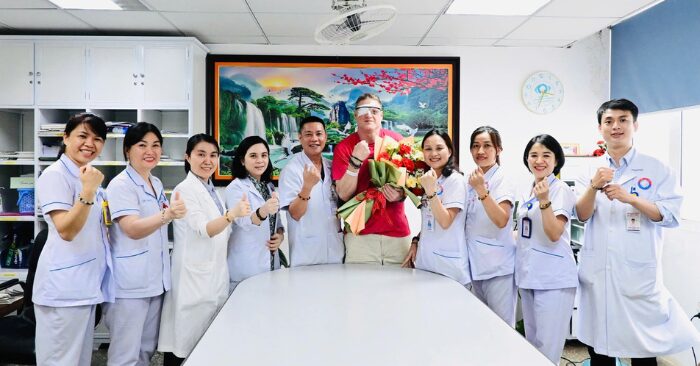 Mổ mắt tại Việt Nam