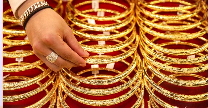 Giá vàng trong nước giảm dần.