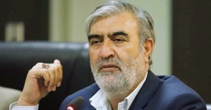 Eo biển Hormuz trở thành tâm điểm khi Iran soạn luật thu phí quá cảnh, trong khi Washington bác bỏ hòa đàm vì thiếu vắng hồ sơ hạt nhân cốt lõi.