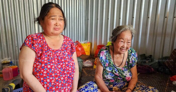 Người phụ nữ mắt mờ, chân yếu bán vé số nuôi con học đại học