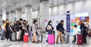 Giá nhiên liệu bay vượt 200 USD và đề xuất phụ thu vé máy bay