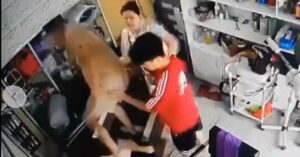 Hành hung phụ nữ bế con tại Hà Nội: Công an vào cuộc xác minh