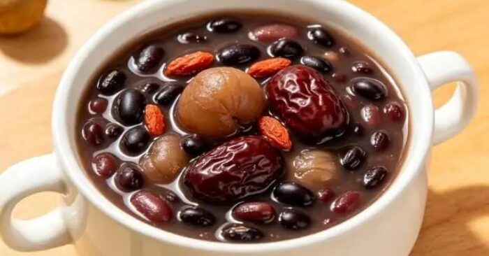 Kết hợp đậu đen với hồng táo và long nhãn