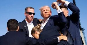 Tổng thống Trump từ chối mặc áo chống đạn sau các vụ mưu sát