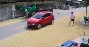 Phơi thóc lấn chiếm đường lộ và những hệ lụy pháp lý khôn lường