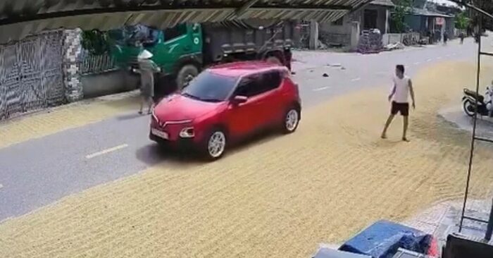 Phơi thóc lấn chiếm đường lộ và những hệ lụy pháp lý khôn lường
