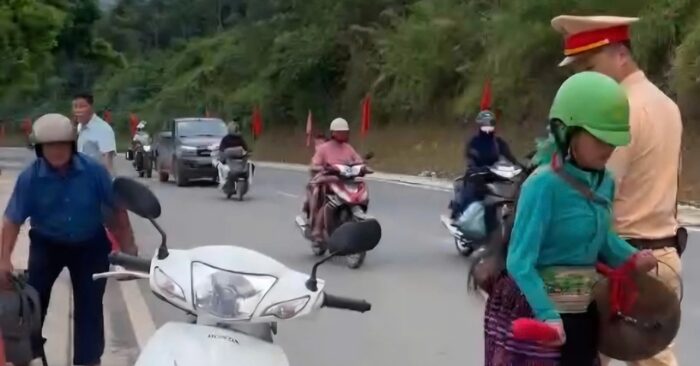 Vi phạm nồng độ cồn: Vợ dùng chiêng ngăn cảnh sát tại Lào Cai