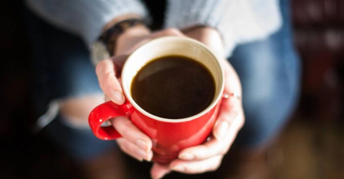 Cà phê và sức khỏe: Bí quyết dùng đúng liều để bảo vệ tim mạch