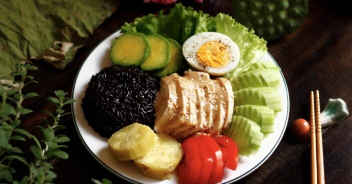 Hạ mỡ máu hiệu quả qua ba bí quyết dinh dưỡng từ chuyên gia