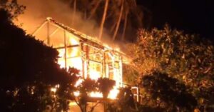 Cháy nhà nghỉ bùng phát dữ dội tại đảo bé Lý Sơn trong đêm