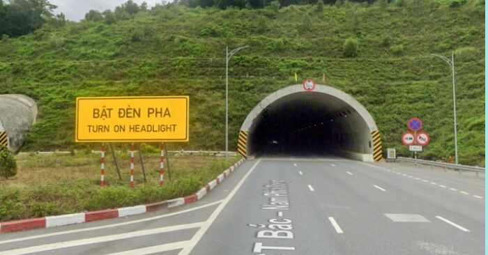 bật đèn pha gây hiểu nhầm