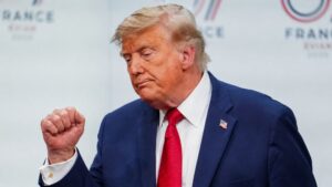 Ông Trump tuyên bố quyền lực tổng thống không có giới hạn, làm dấy lên tranh luận về thẩm quyền hành pháp tại Mỹ.