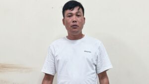 Đối tượng truy nã Trịnh Văn Sơn bị bắt ngay khi nhập cảnh qua sân bay Tân Sơn Nhất sau thời gian bỏ trốn ra nước ngoài.