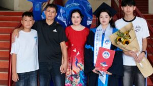 Cha mẹ ly hôn, cô gái Thái Nguyên tìm lại hạnh phúc nhờ cha dượng và một mái ấm trọn vẹn. Câu chuyện cảm động về tình thân đáng đọc.