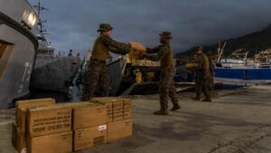 Động đất Venezuela khiến hơn 1.700 người thiệt mạng, Mỹ khôi phục cảng và đẩy mạnh vận chuyển hàng viện trợ khẩn cấp.