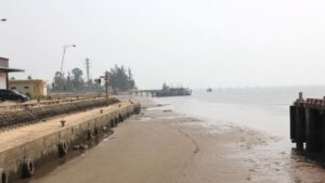 Luồng lạch bồi lắng khiến tàu công suất lớn khó ra vào, ảnh hưởng hoạt động tại cảng cá trăm tỷ. Xem chi tiết nguyên nhân và hệ lụy.