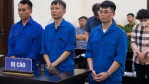 Nhóm cựu cán bộ ở Hà Nội nhận hối lộ và bị tuyên án, gây bức xúc trong quản lý xây dựng.