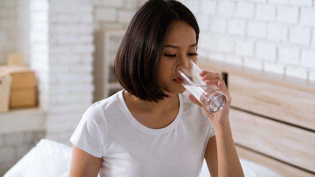 Lời khuyên cho người có thói quen uống nước mỗi sáng: tránh sai lầm phổ biến có thể làm tăng nguy cơ đột quỵ