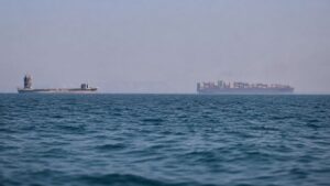 Eo biển Hormuz thông suốt trở lại, nhiều siêu tàu chở dầu đã đi qua, giúp giảm lo ngại gián đoạn vận tải năng lượng.