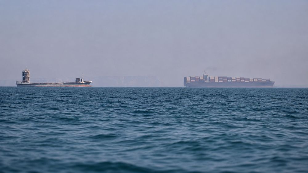 Eo biển Hormuz thông suốt trở lại, nhiều siêu tàu chở dầu đã đi qua, giúp giảm lo ngại gián đoạn vận tải năng lượng.