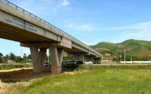 Chủ tịch Thanh Hóa yêu cầu đẩy nhanh tiến độ các dự án trọng điểm nhằm thúc đẩy phát triển hạ tầng và kinh tế địa phương.