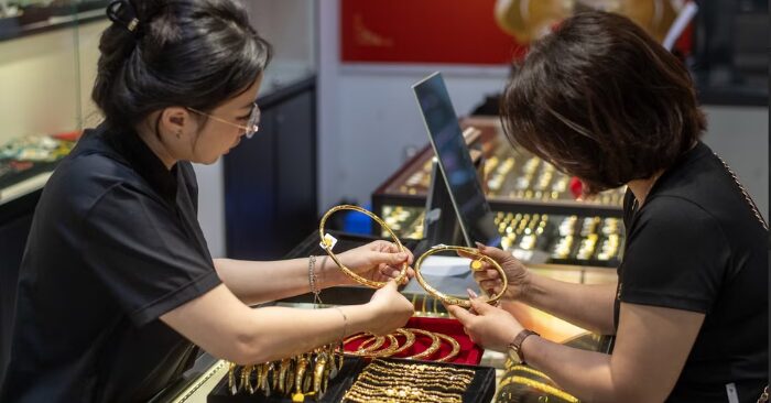 Giá vàng lao dốc mạnh
