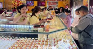 Giá vàng trang sức giảm sâu
