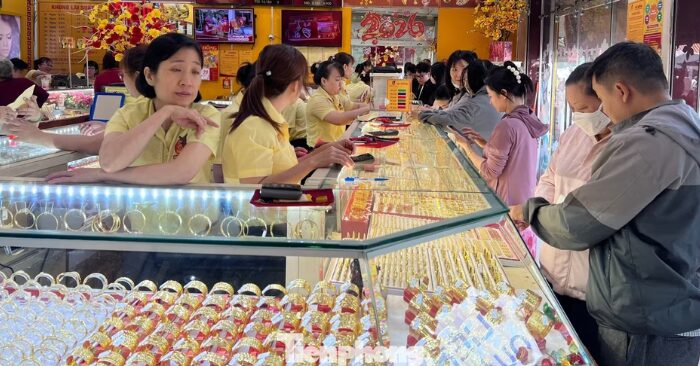Giá vàng trang sức giảm sâu