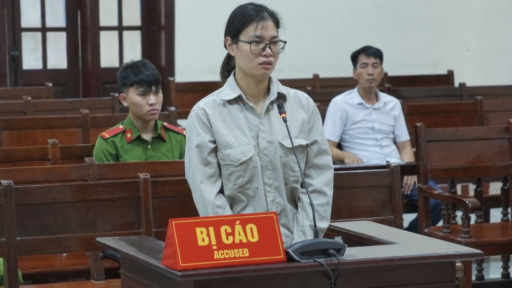 Phạm Thị Tâm giả mạo tin nhắn cán bộ địa phương để lừa vay 2,35 tỷ đồng rồi chuyển tiền đánh bạc trực tuyến.
