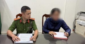 Chặt chém du khách: Người bán bánh rán ở Hà Nội bị xử phạt