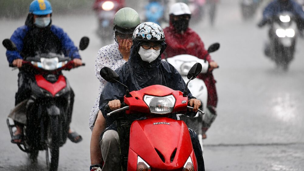 Miền Bắc sắp chuyển từ nắng nóng gay gắt sang mưa giông diện rộng, nguy cơ mưa lớn và thời tiết cực đoan trong tuần tới.
