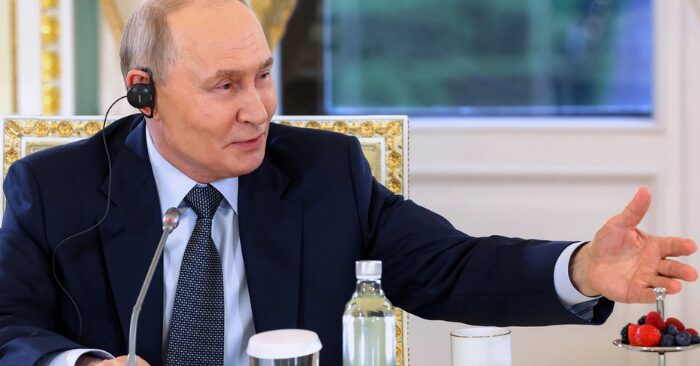 Putin bác đề xuất đàm phán của Zelenskyy, cho rằng cuộc gặp trực tiếp là "vô ích"