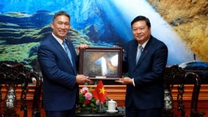 Quảng Trị đón Quyền Bộ trưởng Bộ Hải quân Hoa Kỳ Hùng Cao, thúc đẩy hợp tác nhân đạo và khắc phục hậu quả chiến tranh Việt - Mỹ.