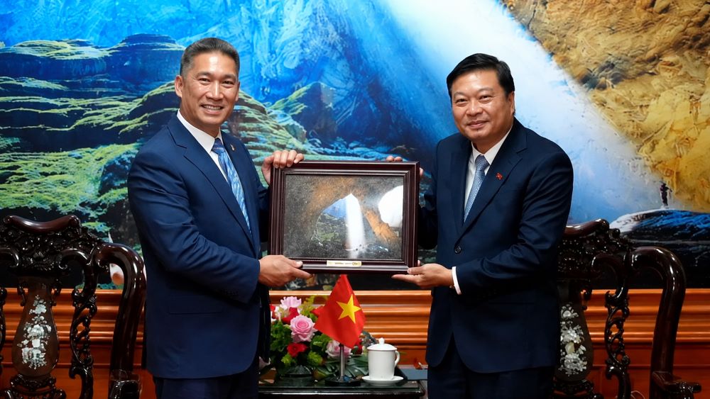 Quảng Trị đón Quyền Bộ trưởng Bộ Hải quân Hoa Kỳ Hùng Cao, thúc đẩy hợp tác nhân đạo và khắc phục hậu quả chiến tranh Việt - Mỹ.