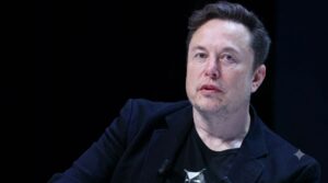 Tỷ phú Elon Musk đánh mất danh hiệu nghìn tỷ USD khi cổ phiếu Tesla và SpaceX giảm mạnh do làn sóng bán tháo công nghệ. Xem ngay diễn biến mới nhất tại đây!