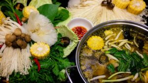 Ăn nấm kim châm sai cách có thể làm giảm dinh dưỡng và tăng nguy cơ ảnh hưởng sức khỏe. Tìm hiểu 4 cách ăn cần tránh.