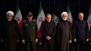 Nội bộ Iran lục đục, phe cứng rắn cảnh báo nguy cơ "đảo chính mềm". Diễn biến mới hé lộ rạn nứt quyền lực, xem chi tiết.