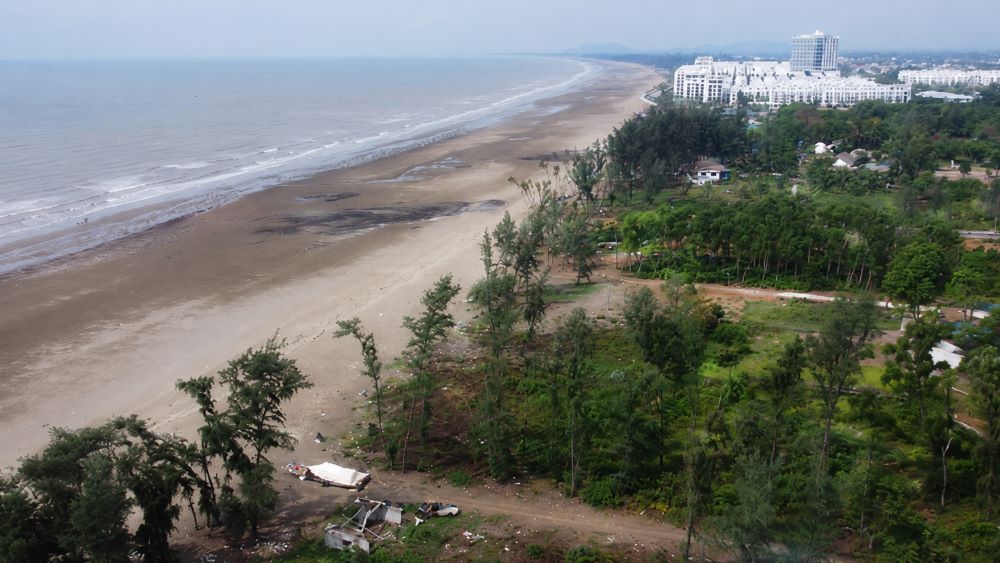 Dự án khu nghỉ dưỡng ven biển hơn 20 năm chưa triển khai, để đất hoang hóa gây lãng phí tài nguyên. Xem chi tiết thực trạng.