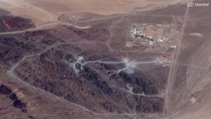 "Pháo đài hạt nhân" Pickaxe kiên cố nhất Iran lọt vào tầm ngắm tấn công của Tổng thống Mỹ Donald Trump. Click để xem ngay diễn biến chi tiết.