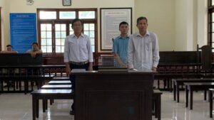 Hai cựu cán bộ thú y bị cáo buộc nhận tiền của lò mổ để "phù phép" gần 10.000 con heo bệnh. Xem diễn biến vụ án.