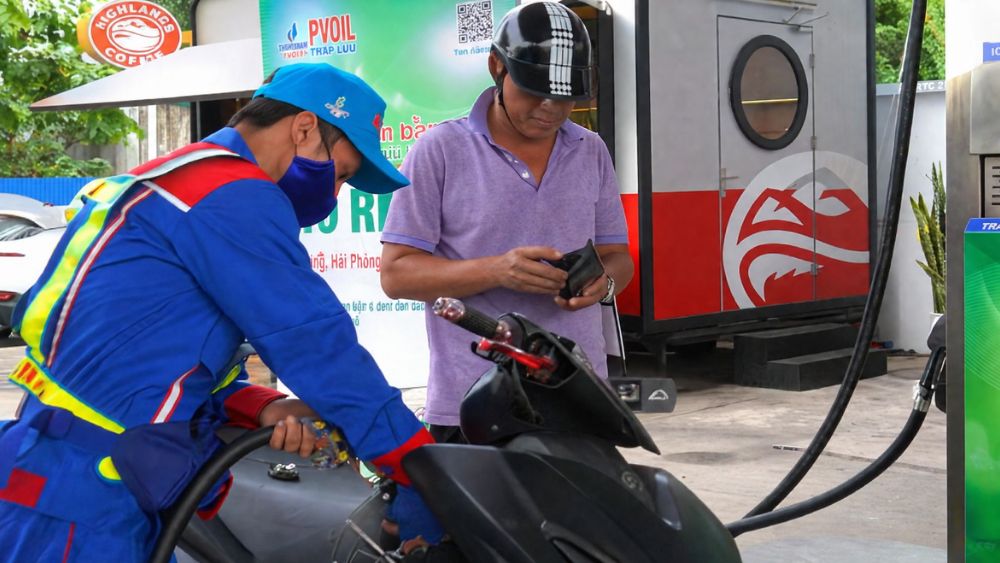 Sắp không còn xăng dầu một giá? Đề xuất mới của Bộ Công Thương về cơ chế điều hành giá xăng dầu có gì đáng chú ý?