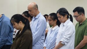 Tìm hiểu về vụ việc "một tỷ rưỡi cho tờ A4" giúp thông quan thực phẩm giả. Đọc ngay chi tiết bài viết trên VnExpress để nắm bắt thông