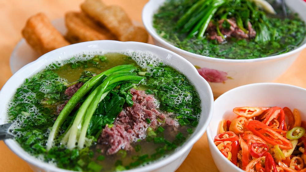 Ẩm thực vỉa hè Hà Nội không chỉ gìn giữ bản sắc văn hóa mà còn mở ra tiềm năng kinh tế lớn, góp phần thúc đẩy du lịch và sáng tạo.