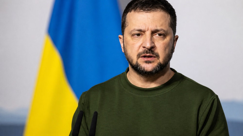 Tổng thống Ukraine Volodymyr Zelensky trong một phát biểu công khai, hình ảnh minh họa cho bài viết về quy định thu hồi nhà xây sai phép.