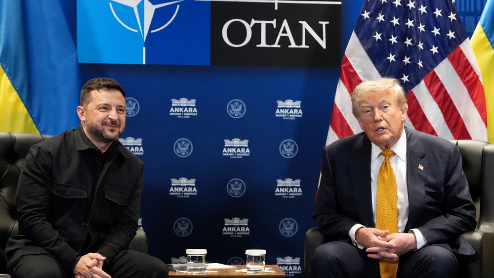 Chính sách Trump với Iran và Ukraine thể hiện nhiều điều chỉnh đáng chú ý, phản ánh cách tiếp cận linh hoạt trong các vấn đề đối ngoại.