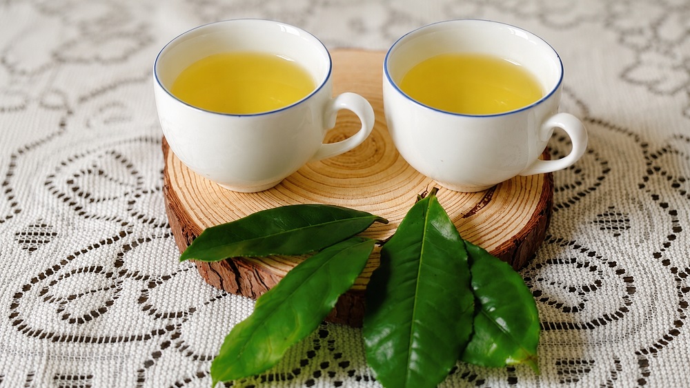 Uống 2-4 tách trà không đường mỗi ngày có thể hỗ trợ bảo vệ tim mạch. Tìm hiểu lợi ích và lưu ý khi sử dụng trà hằng ngày.
