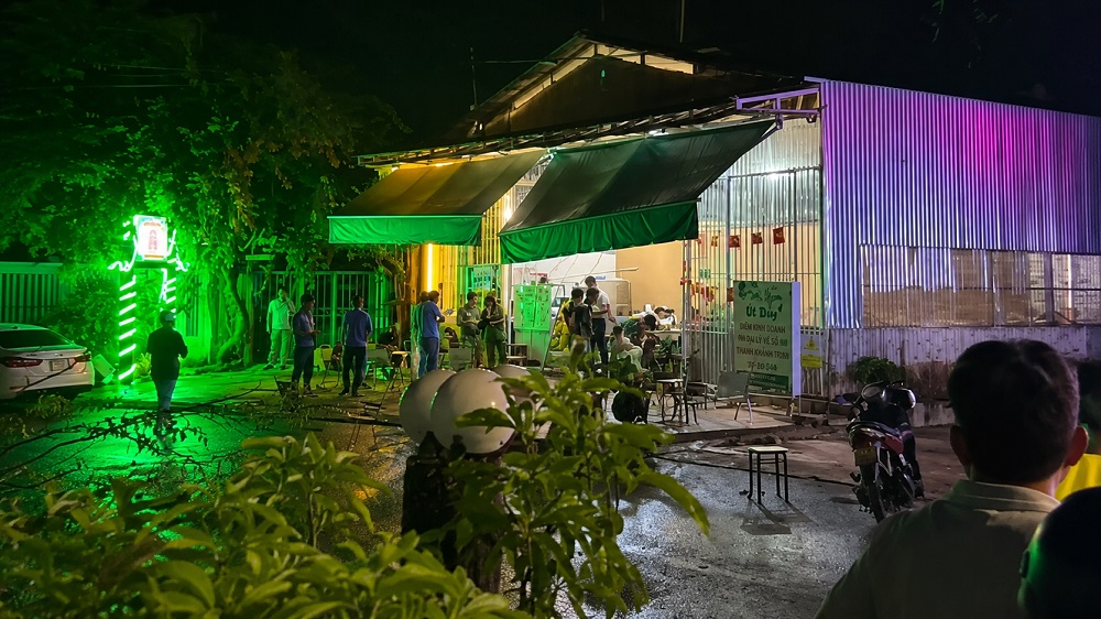Người đàn ông nghi bị bắn 5 phát súng vào đầu khi đang ngồi tại quán nước ở Đắk Lắk, cơ quan công an đang điều tra vụ án.