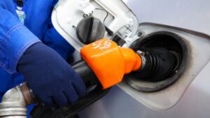 Giá xăng dầu hôm nay 11/7 giảm, xăng E5RON92 xuống 19.191 đồng/lít. Xem chi tiết biến động giá xăng dầu trong nước và thế giới.
