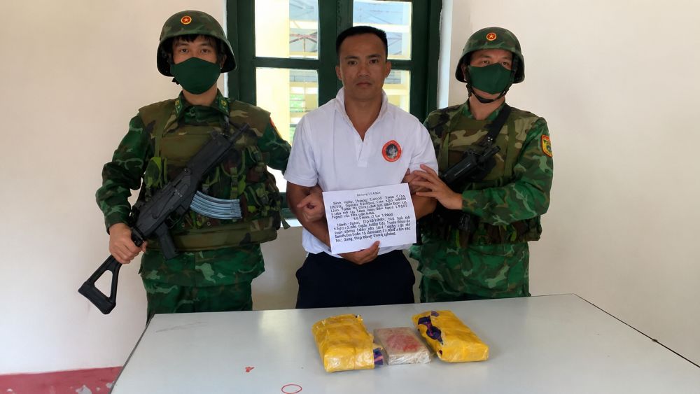 Nghệ An bắt 2 đối tượng, thu giữ hơn 15.000 viên ma túy tổng hợp và 1 bánh heroin. Xem diễn biến chuyên án mới nhất.
